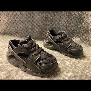 NIKE TDB HUARACHE Sneakers - toddler 6C- NWT